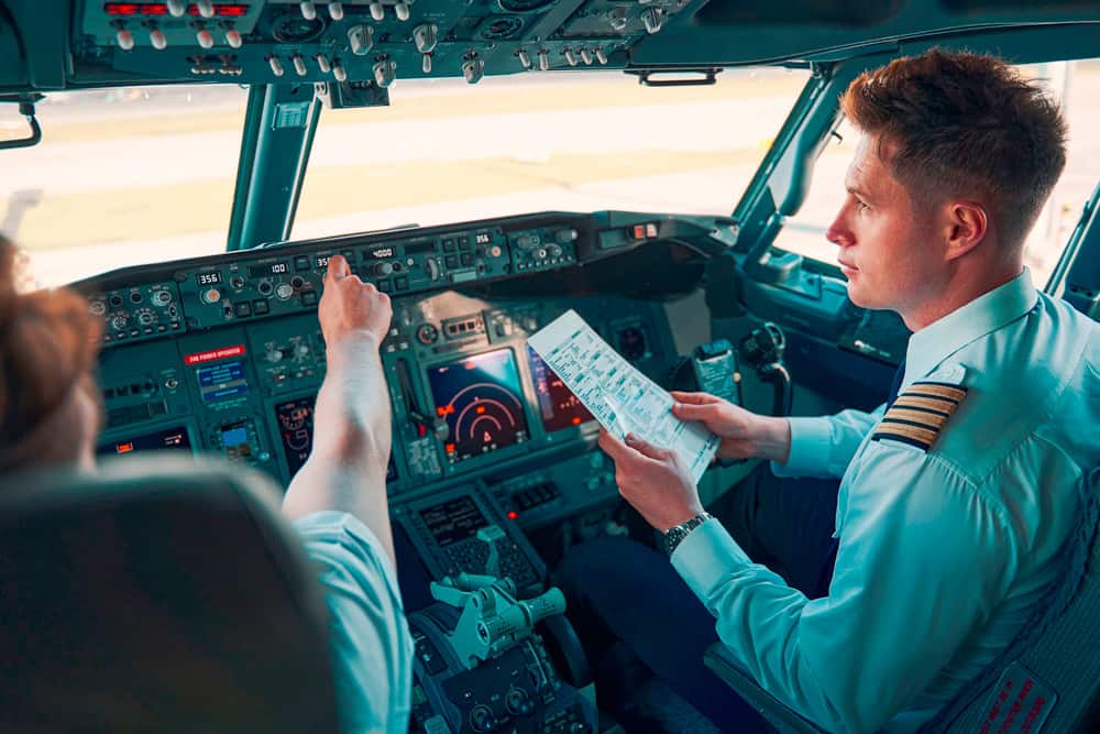Advanced Flight Maneuvers Training: 5 Ultimate Reasons to Choose This Path