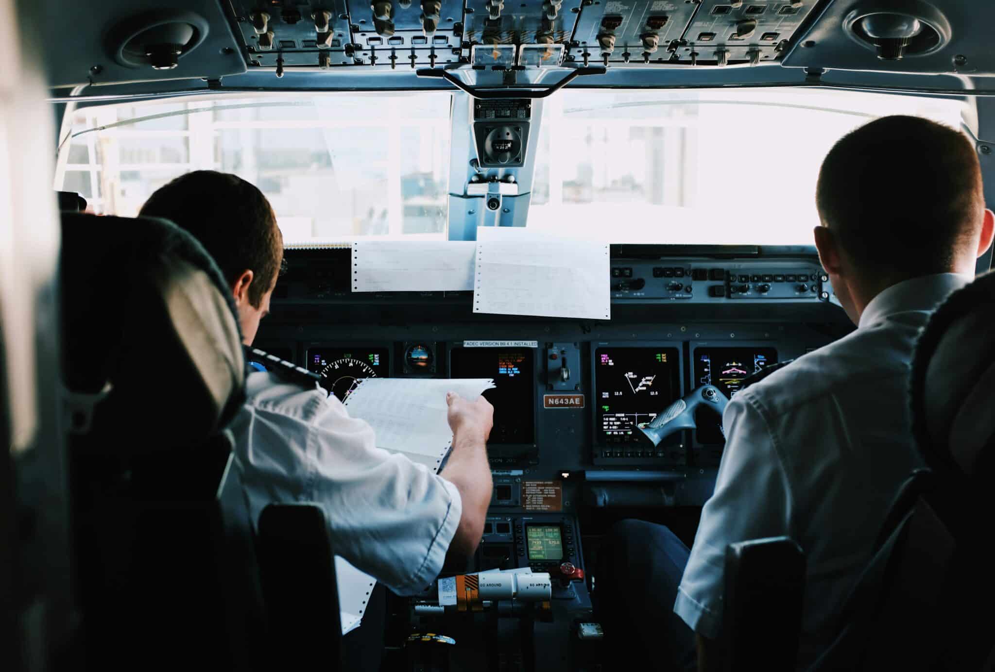 In Flight Emergency Procedures: The #1 Ultimate Pilot's Handbook